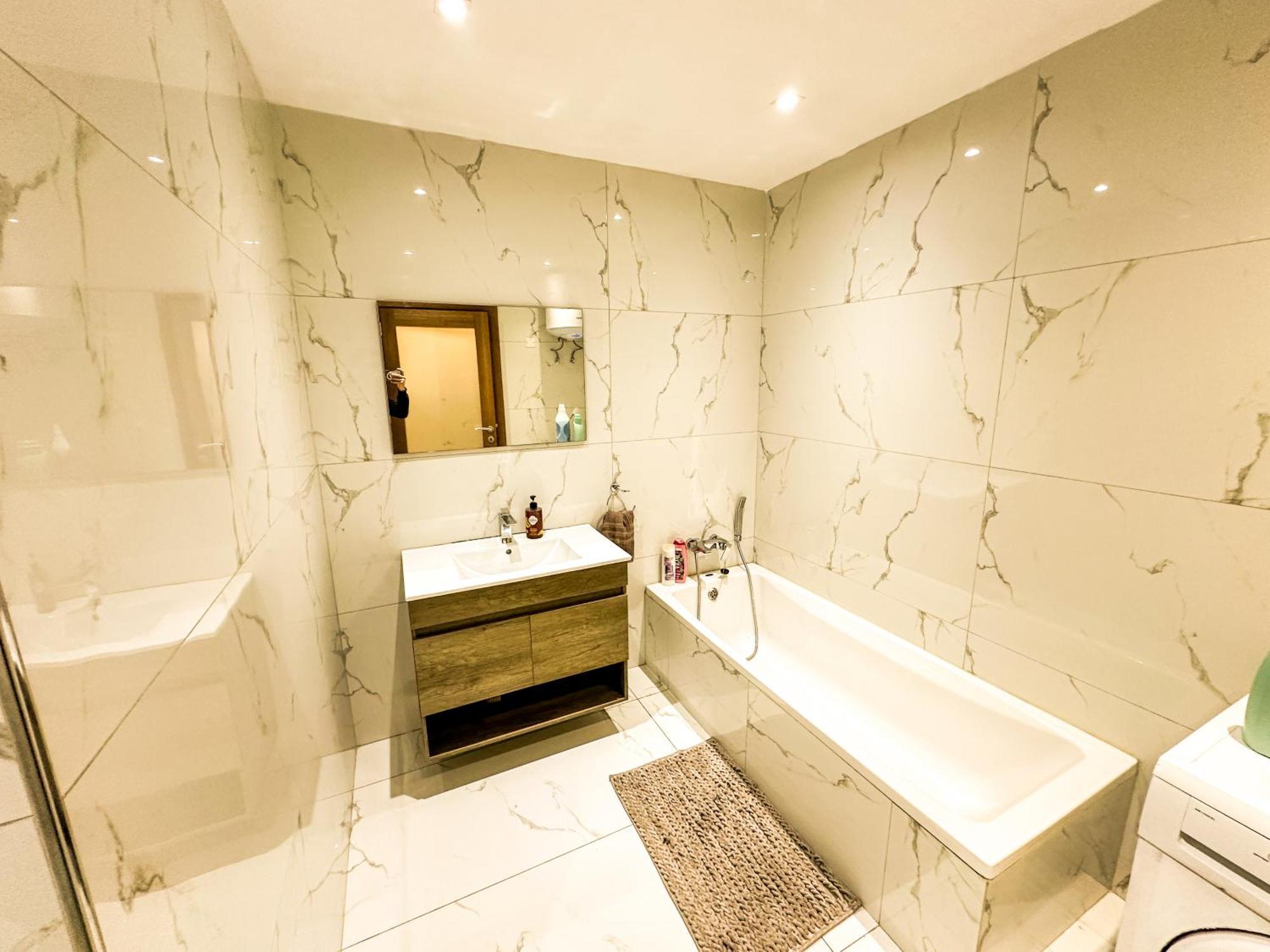 Jacuzzi Flat *